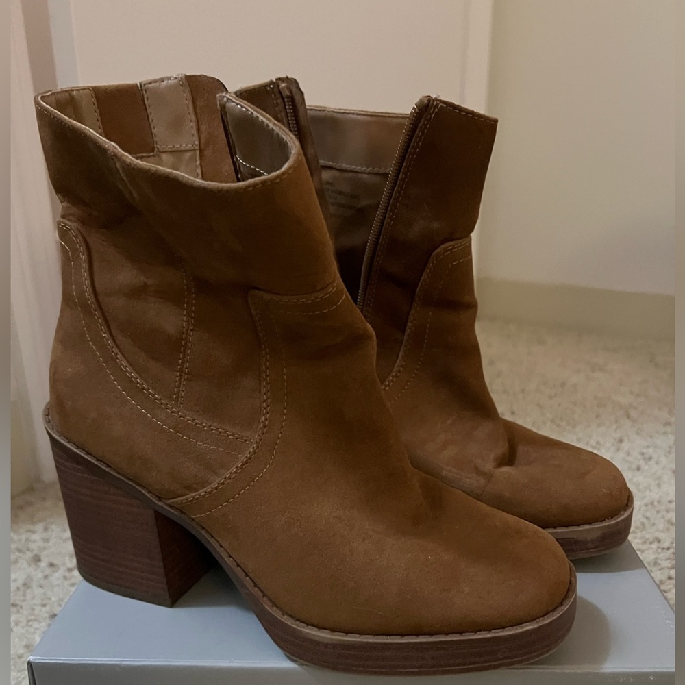 Size 9.5 platform brown suede booties